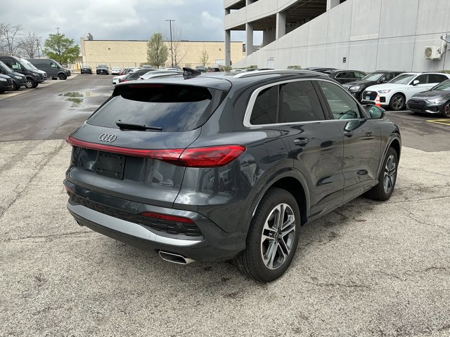 Used 2025 Audi Q5 Premium w/ Convenience Package image 5