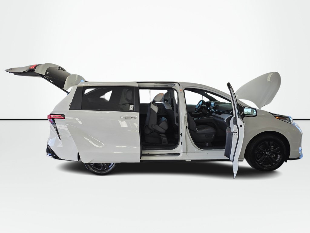 Used 2024 Toyota Sienna XSE AWD/4WD image 16