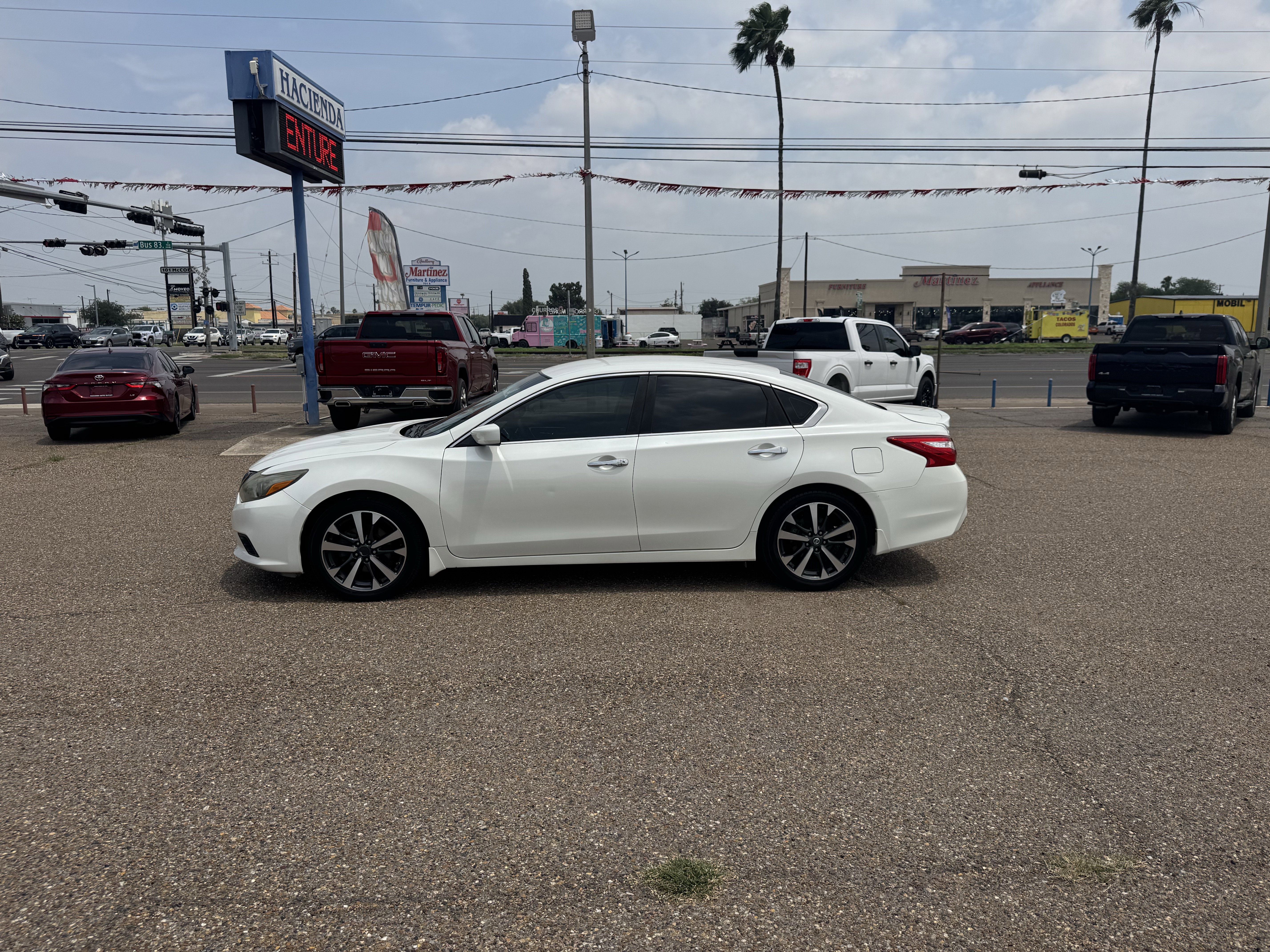 Used 2016 Nissan Altima 2.5 SR FWD image 2