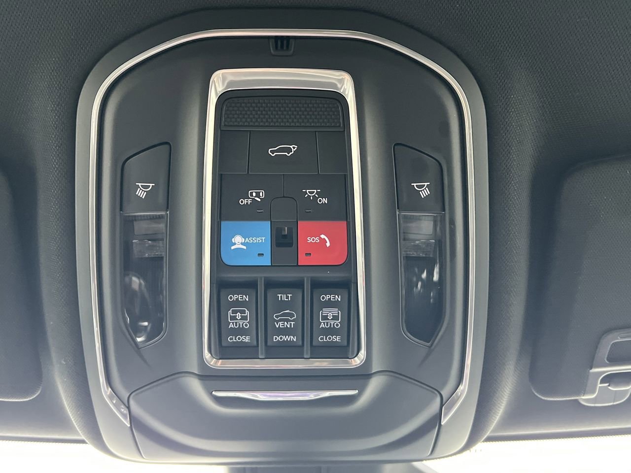 Used 2025 Jeep Grand Cherokee Summit image 17