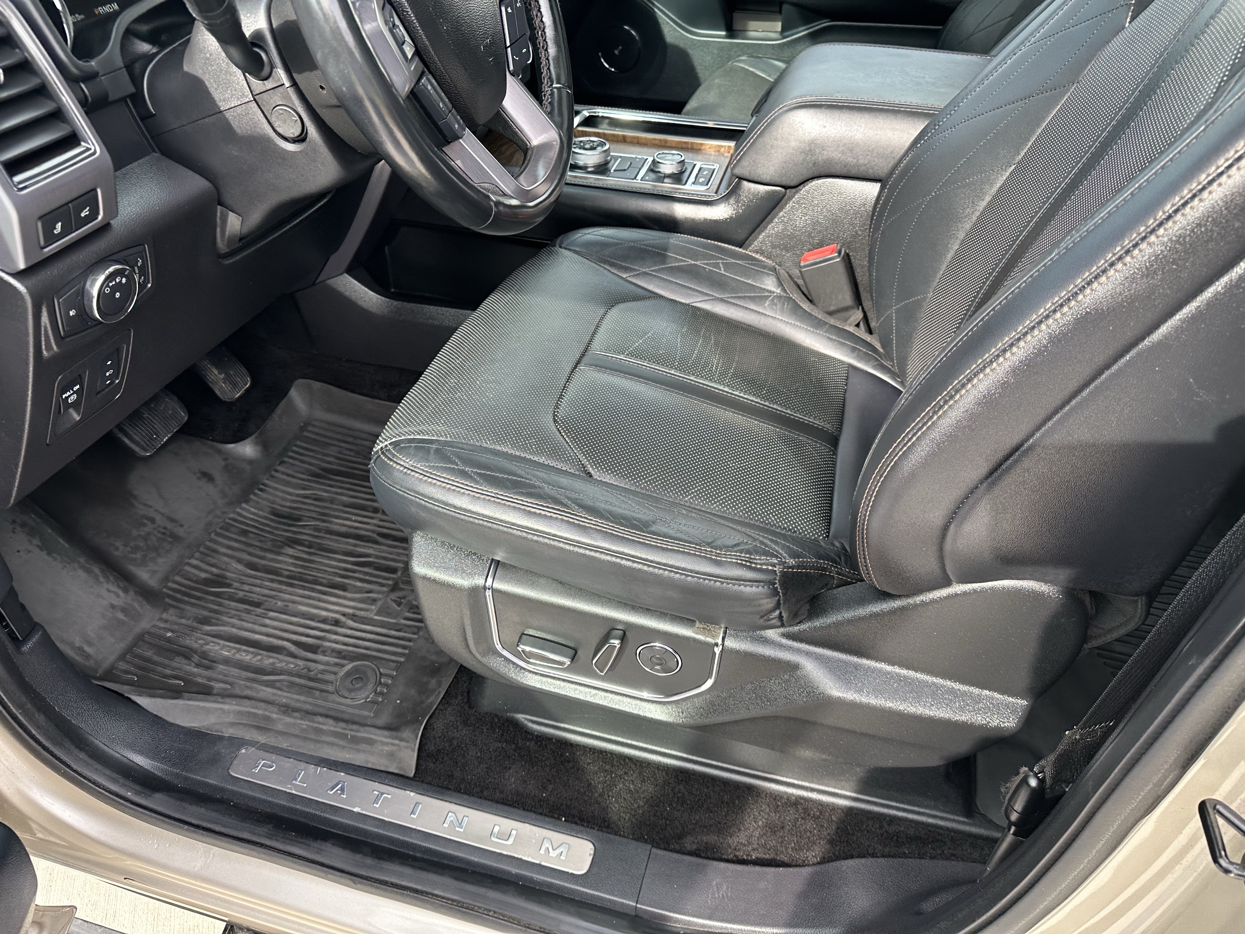 Used 2018 Ford Expedition Max Platinum AWD/4WD image 15
