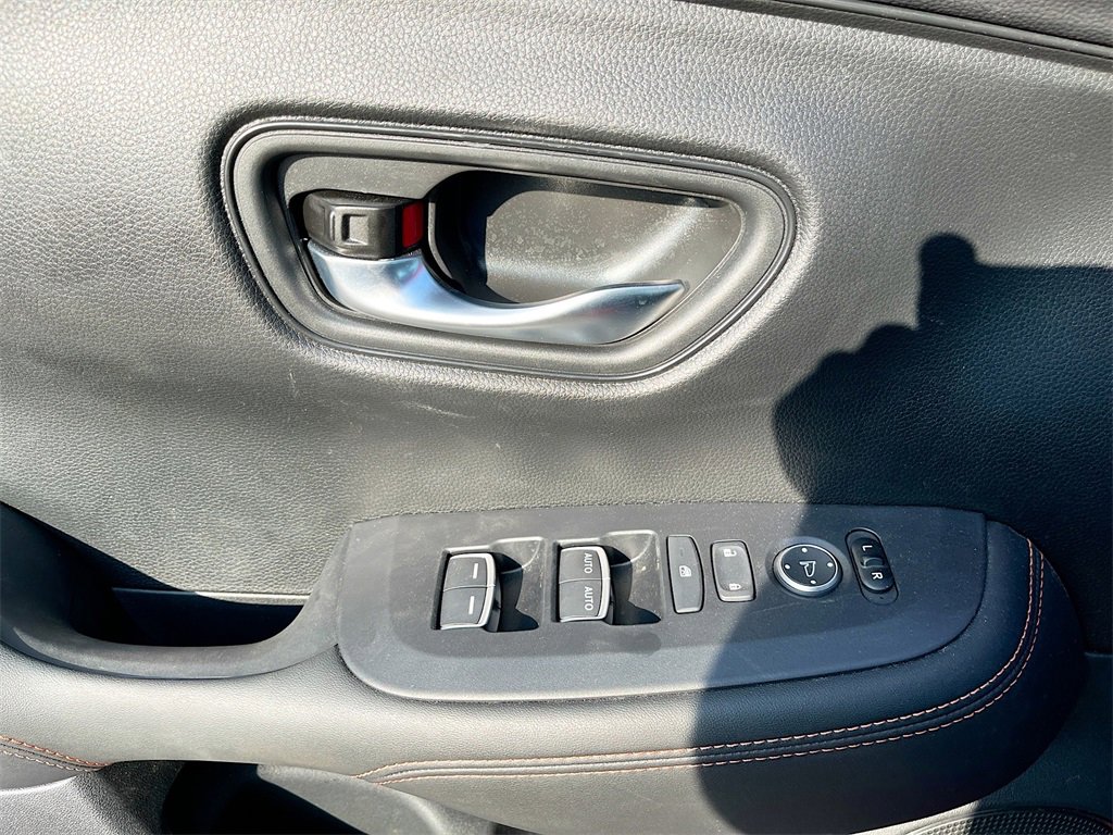 Used 2025 Honda HR-V Sport image 17