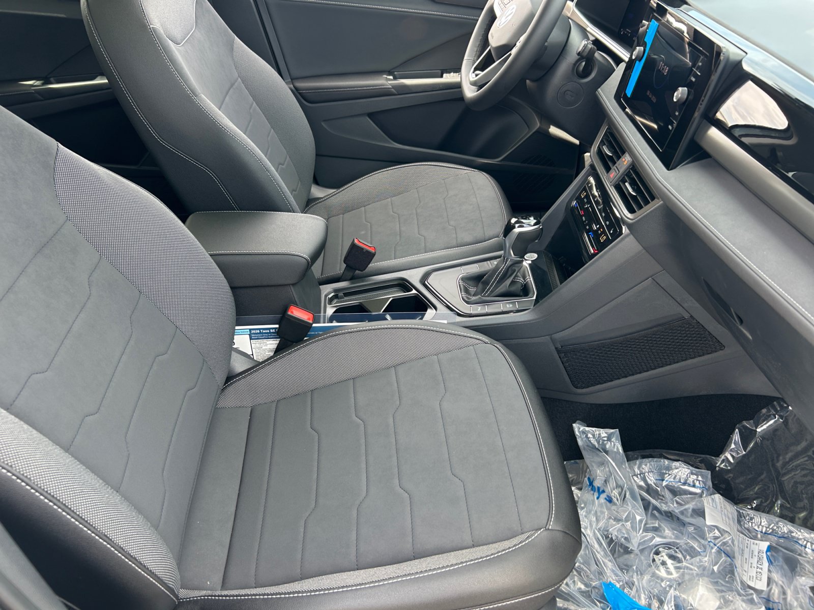 New 2026 Volkswagen Taos SE FWD image 18