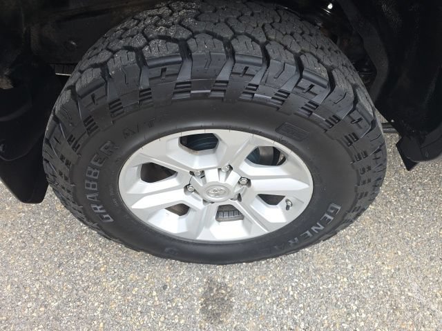 Used 2016 Toyota 4Runner SR5 AWD/4WD image 9