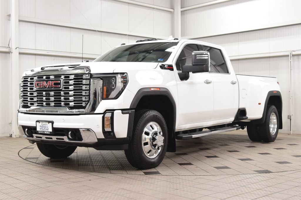 Used 2025 GMC Sierra 3500 Denali w/ Denali Reserve Package AWD/4WD image 3