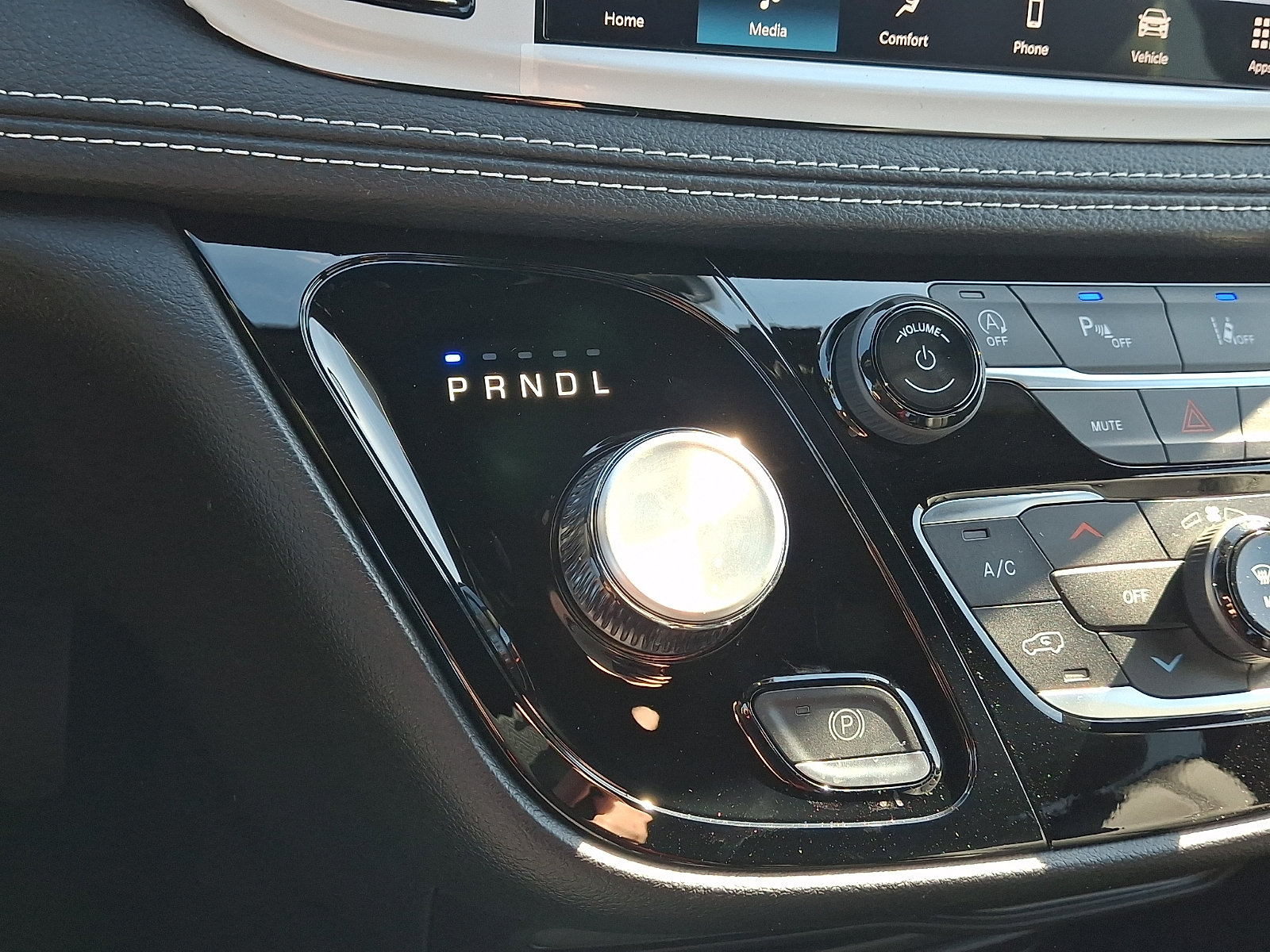 New 2027 Chrysler Pacifica Select FWD image 6