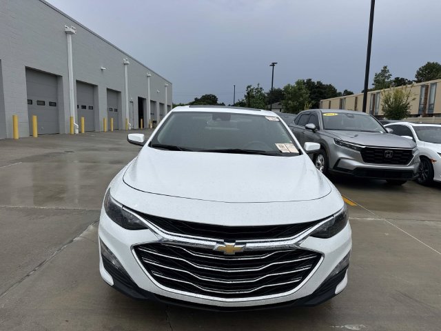 Used 2024 Chevrolet Malibu LT FWD image 2