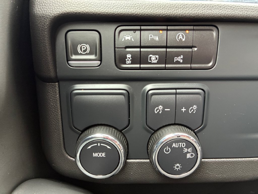 Used 2025 Chevrolet Tahoe LT RWD image 10