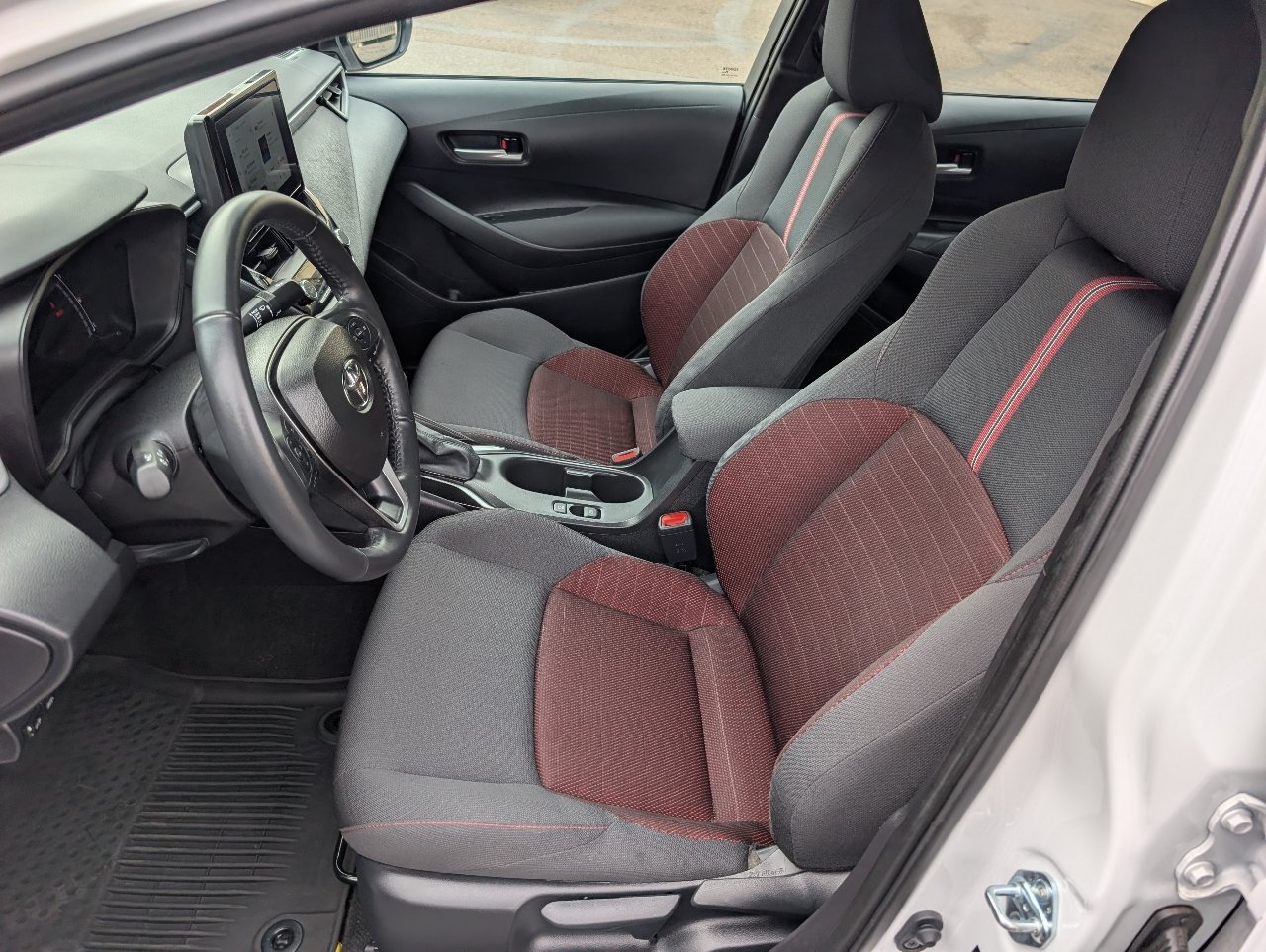 Used 2026 Toyota Corolla SE FWD image 2