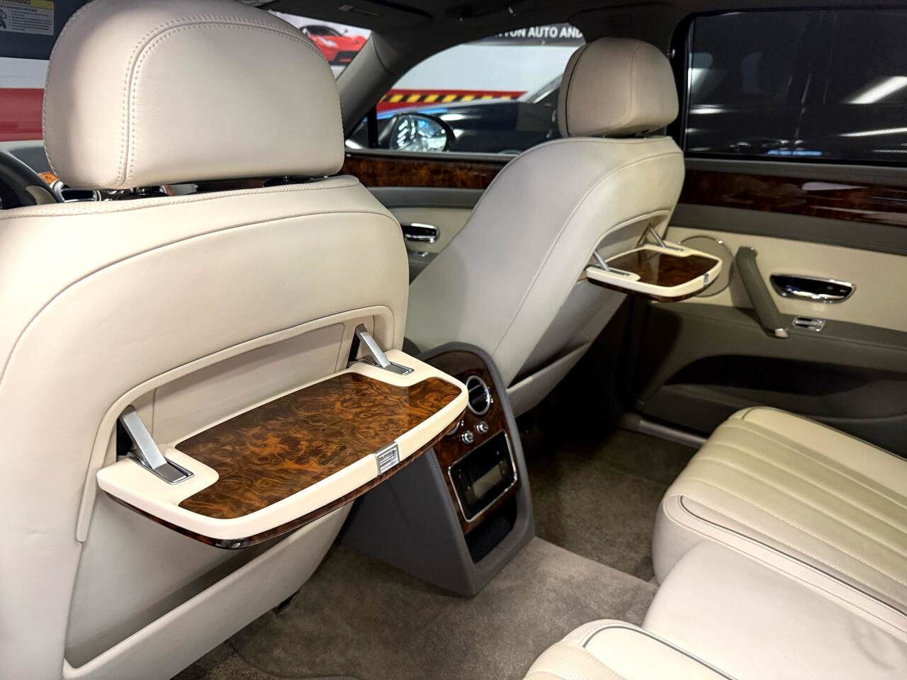 Used 2015 Bentley Flying Spur V8 image 39