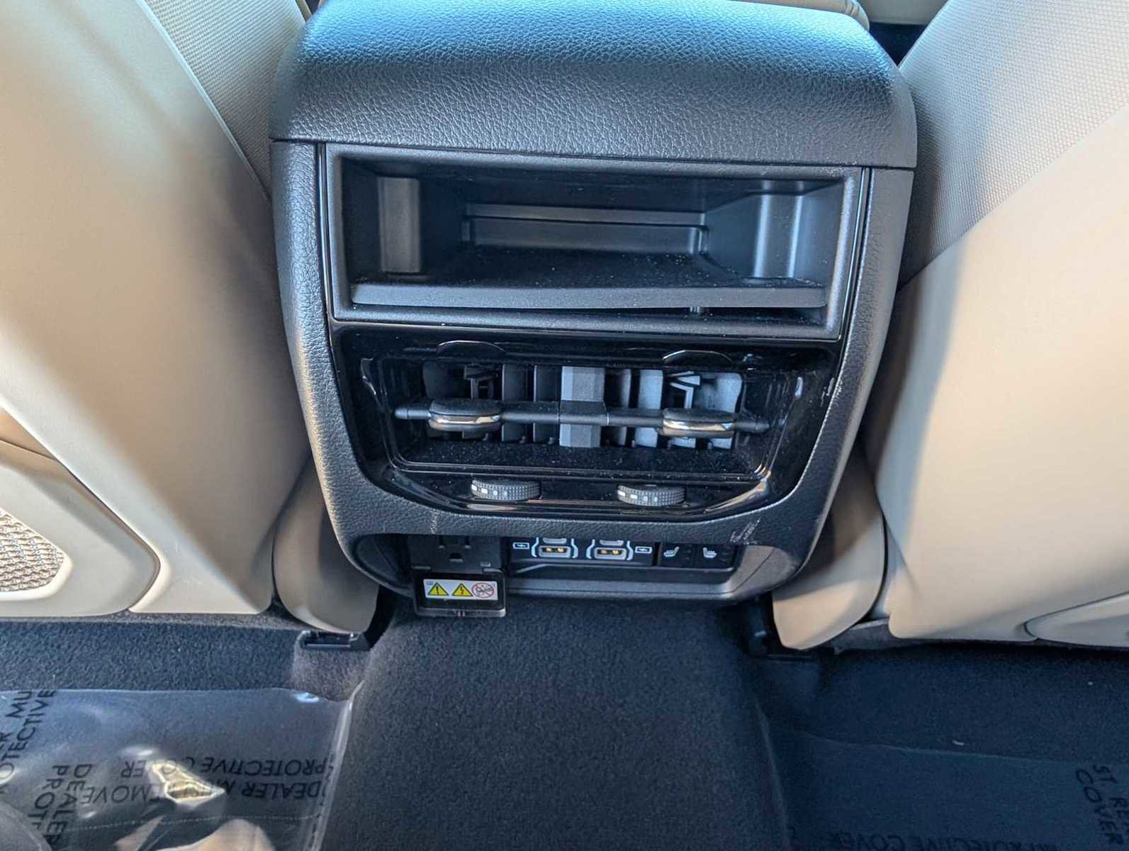 Used 2024 Jeep Grand Cherokee Limited image 23