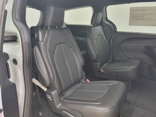 New 2026 Chrysler Pacifica Select image 21