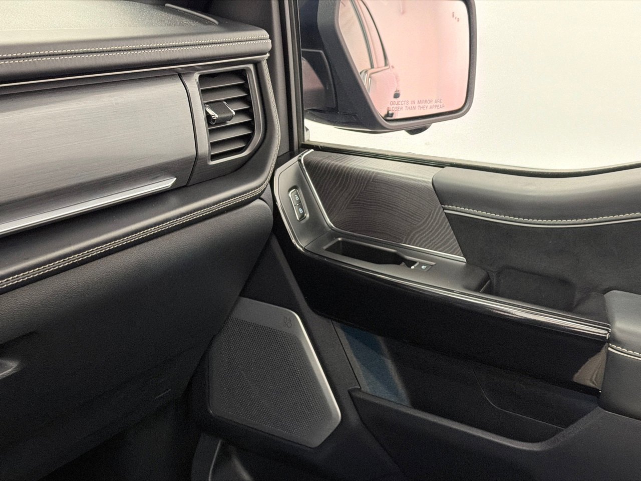 Used 2023 Ford F150 Lightning Platinum image 35