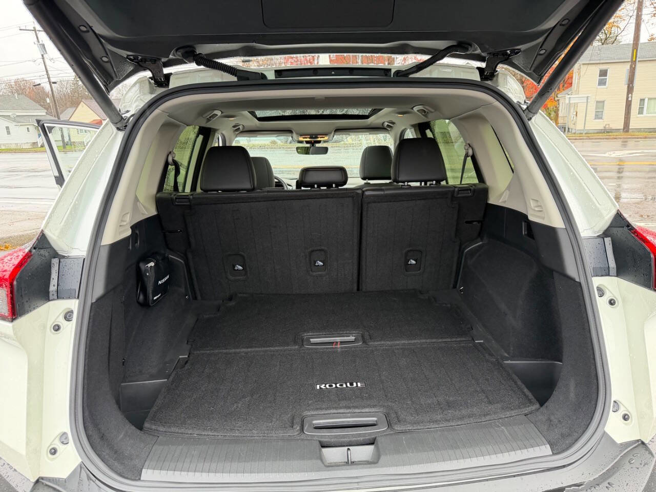 Used 2023 Nissan Rogue Platinum w/ Platinum Premium Package image 23