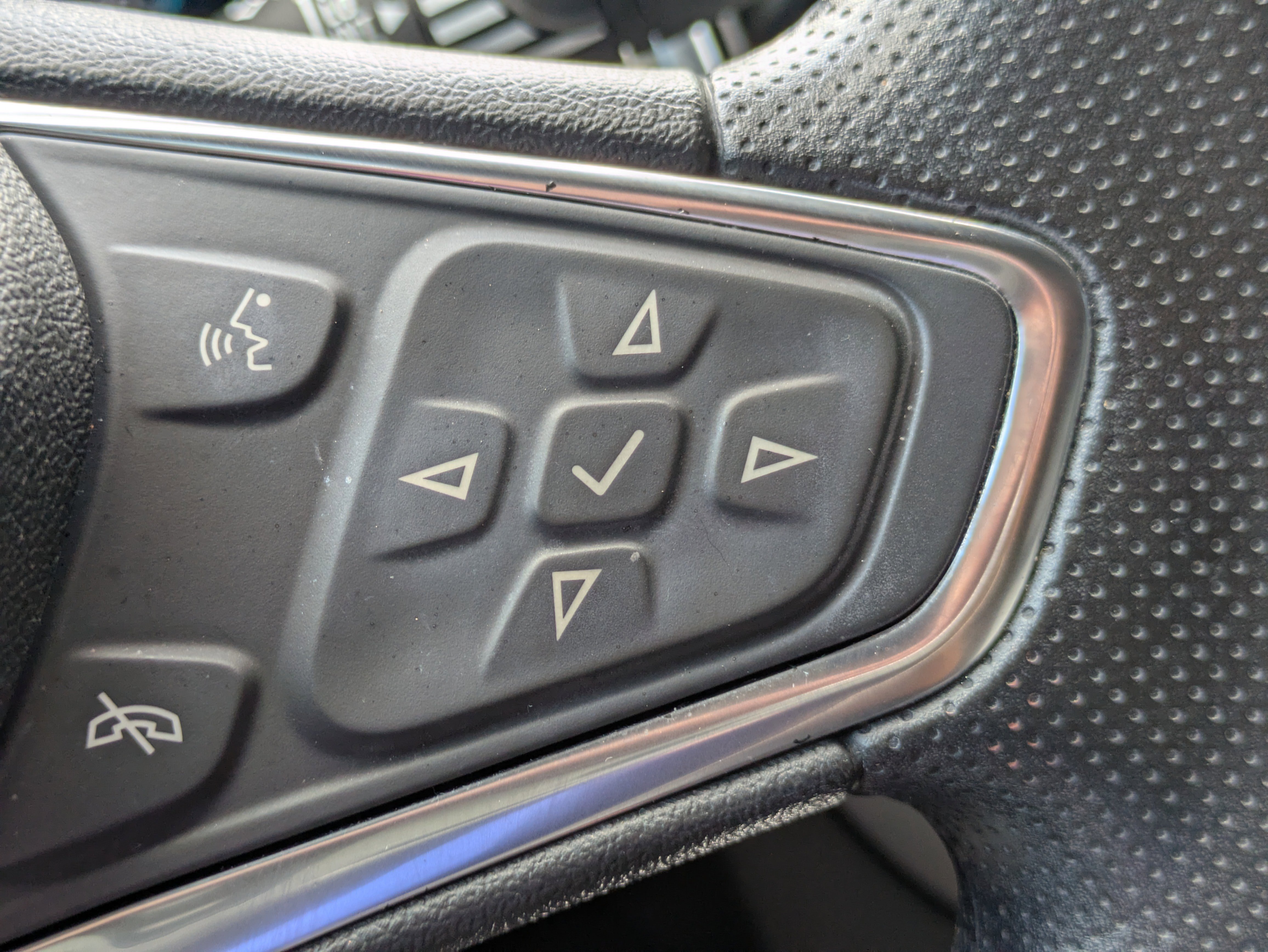 Used 2021 Chevrolet Equinox LS FWD image 17