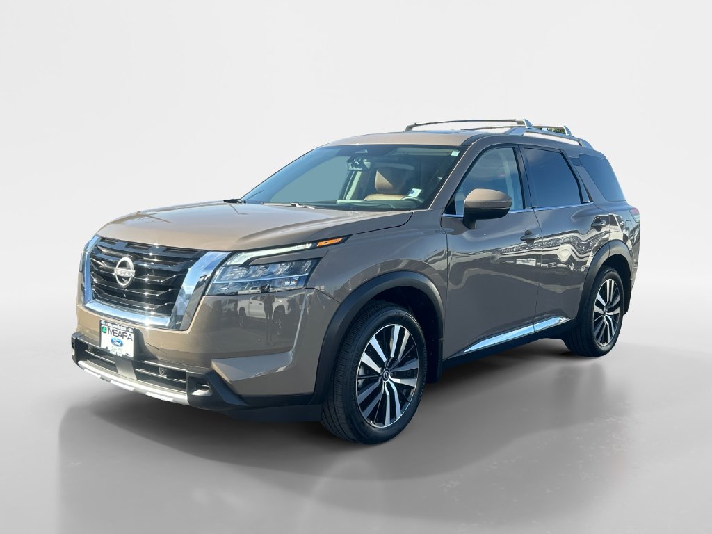 Used 2024 Nissan Pathfinder Platinum w/ Cargo Package AWD/4WD image 2