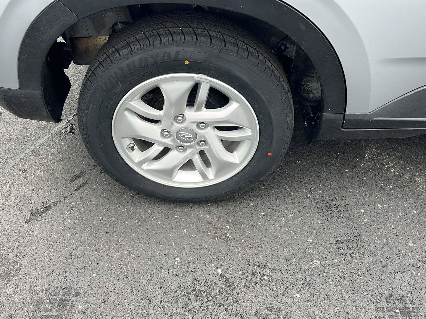 Used 2021 Hyundai Venue SE FWD image 31