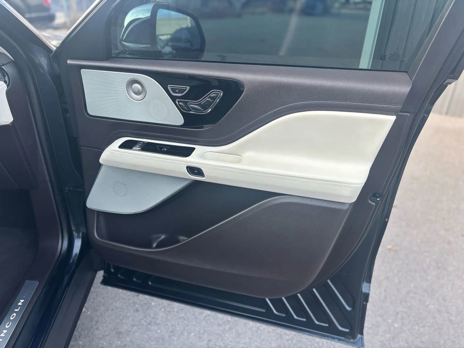 Used 2020 Lincoln Aviator Black Label image 23