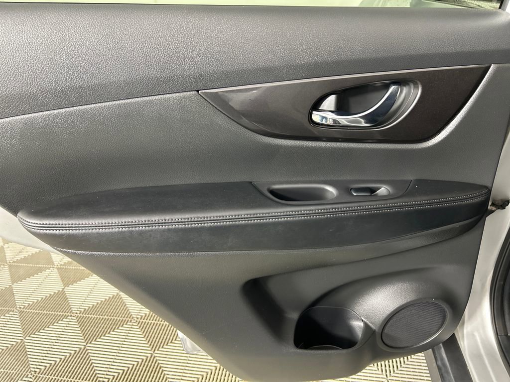 Used 2019 Nissan Rogue S w/ Special Edition Package FWD image 16