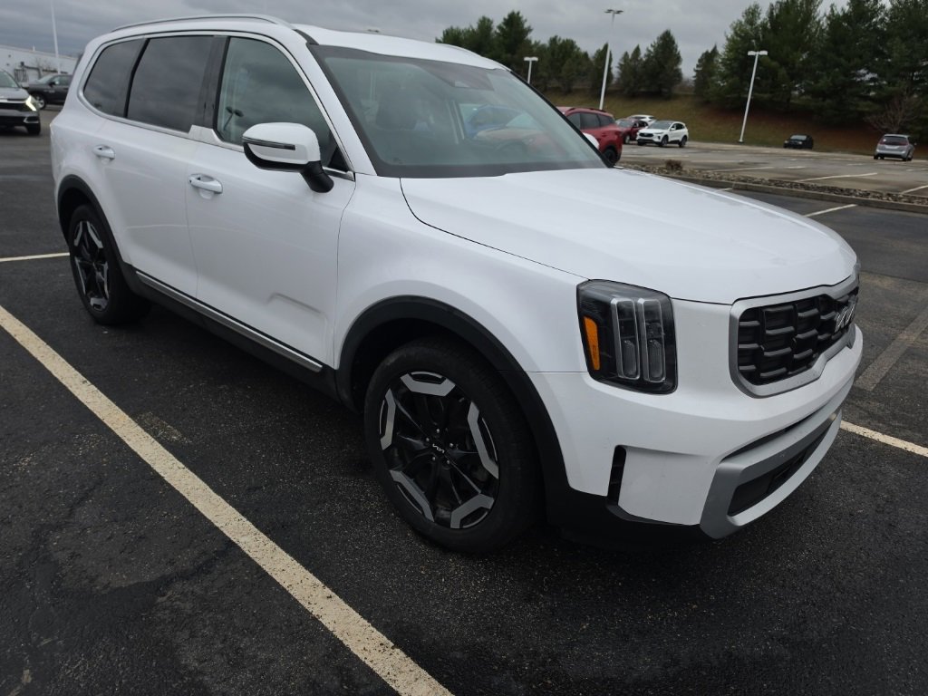 Used 2024 Kia Telluride S w/ S Sunroof Package image 2
