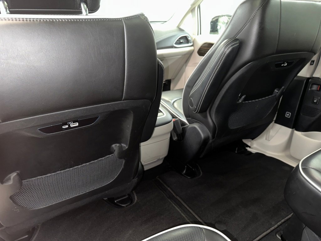 Used 2023 Chrysler Pacifica Limited image 21