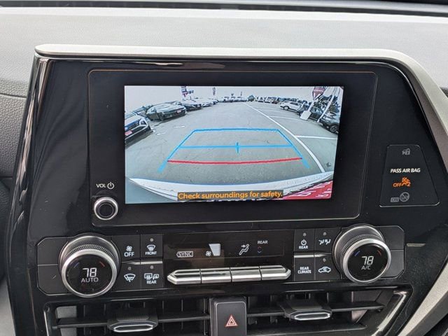 Used 2025 Toyota Highlander LE image 22