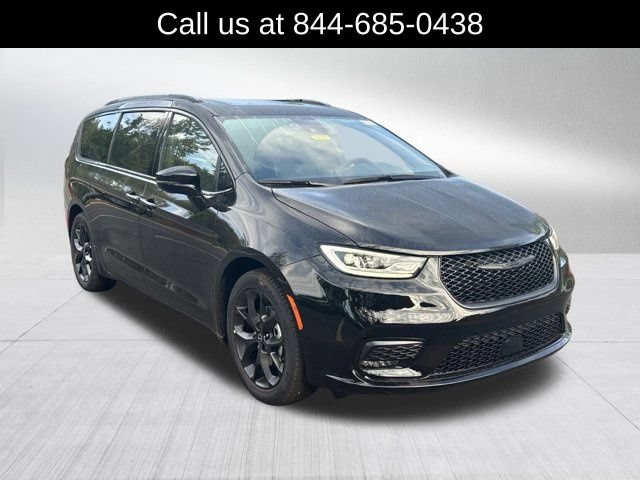 New 2026 Chrysler Pacifica Limited w/ S Appearance Package FWD image 3