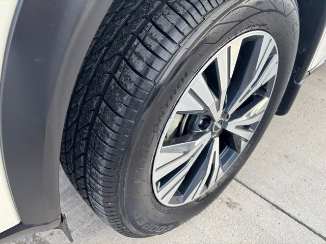 Used 2023 Nissan Rogue SV image 12