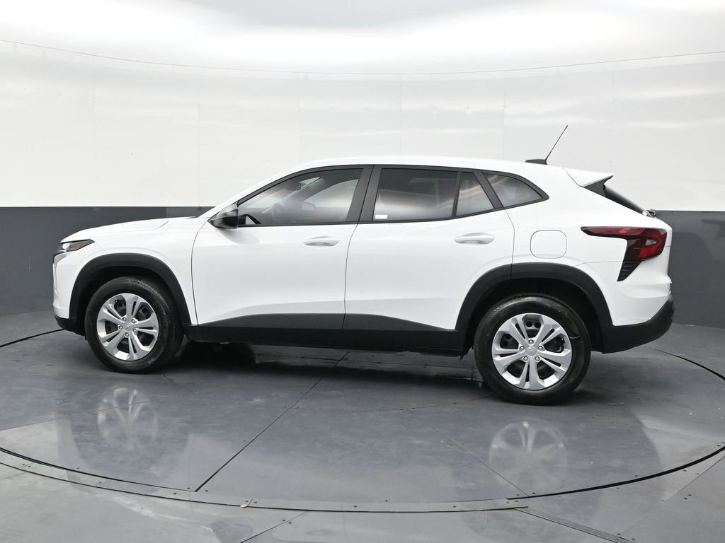 Used 2025 Chevrolet Trax LS FWD image 2