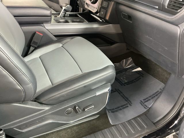 Used 2022 Ford F150 Lightning Lariat image 14