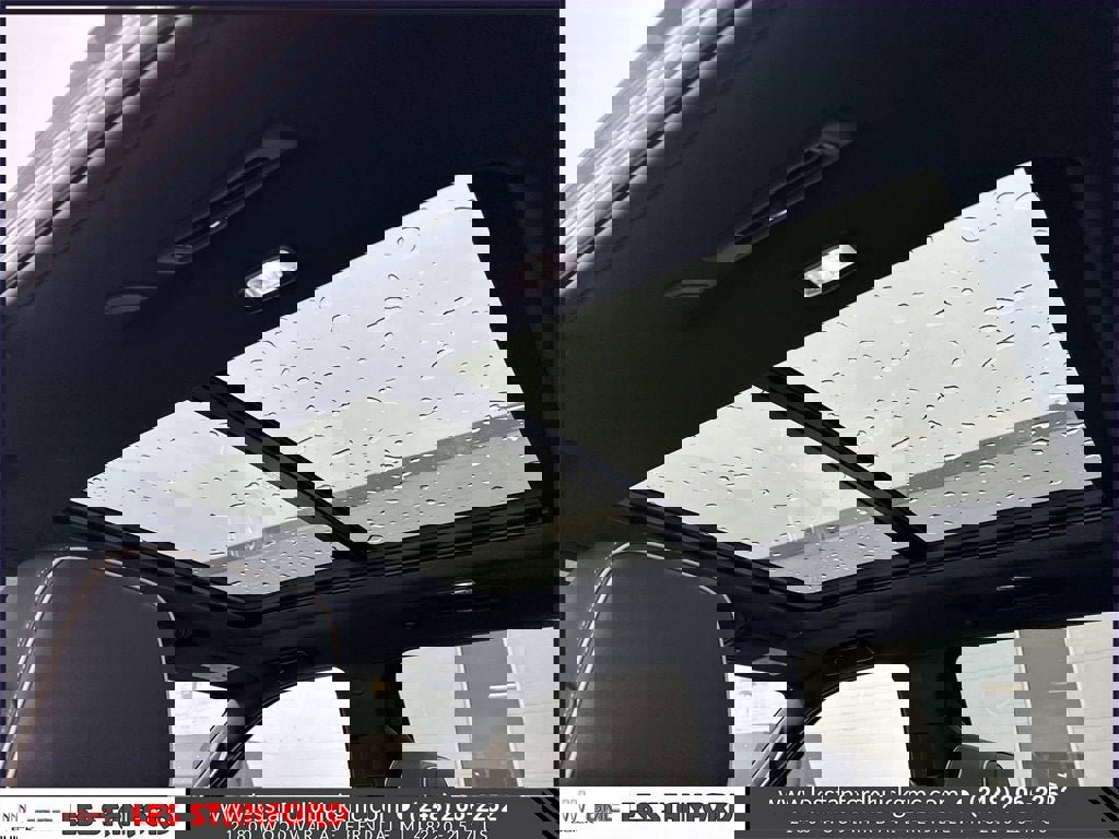 Used 2024 GMC Yukon XL SLT w/ SLT Premium Package image 15