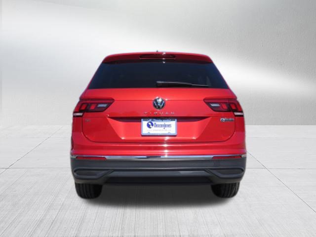 Used 2022 Volkswagen Tiguan SE w/ Panoramic Sunroof Package image 4
