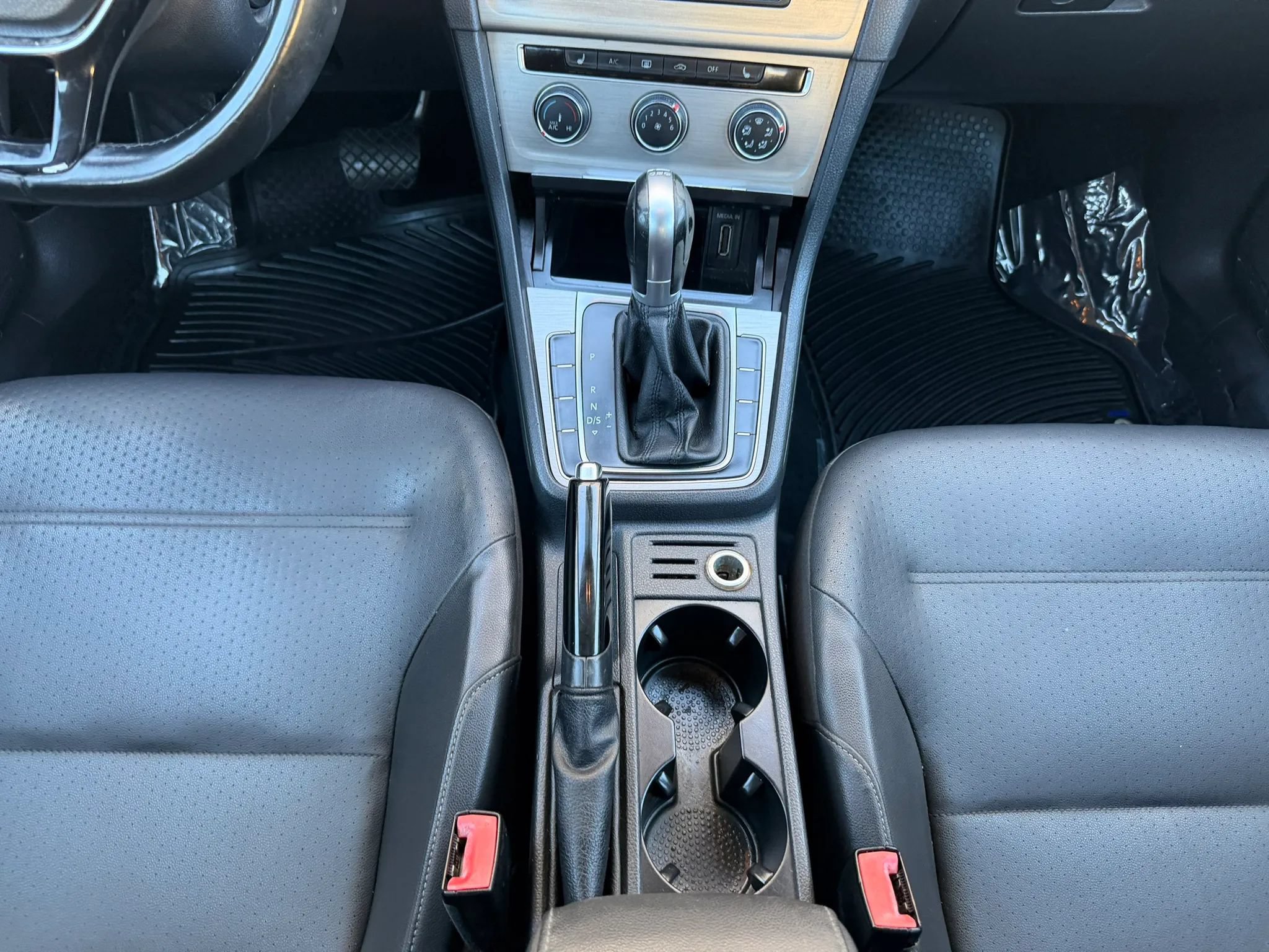 Used 2015 Volkswagen Golf TDI SE FWD image 24