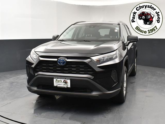 Used 2021 Toyota RAV4 LE AWD/4WD image 2