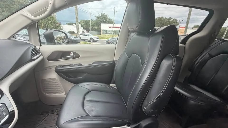 Used 2020 Chrysler Voyager Lxi FWD image 17