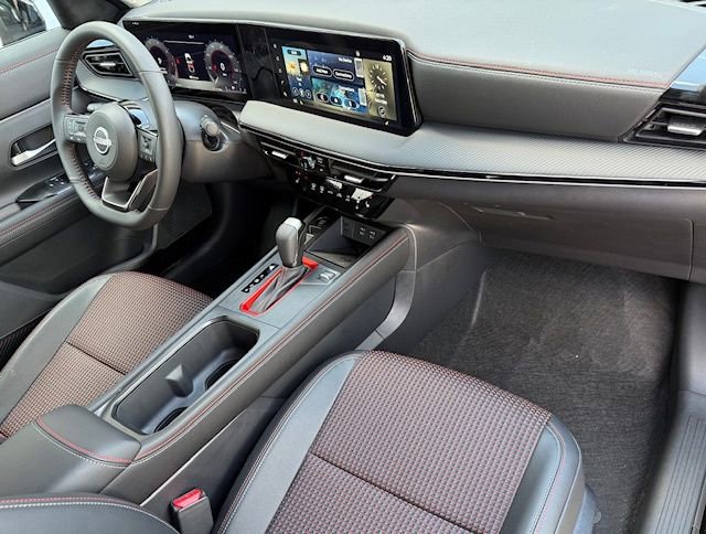 New 2026 Nissan Kicks SR w/ Cold Weather Package AWD/4WD image 14