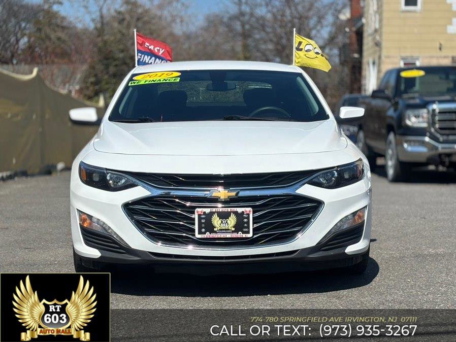 Used 2019 Chevrolet Malibu LT image 2