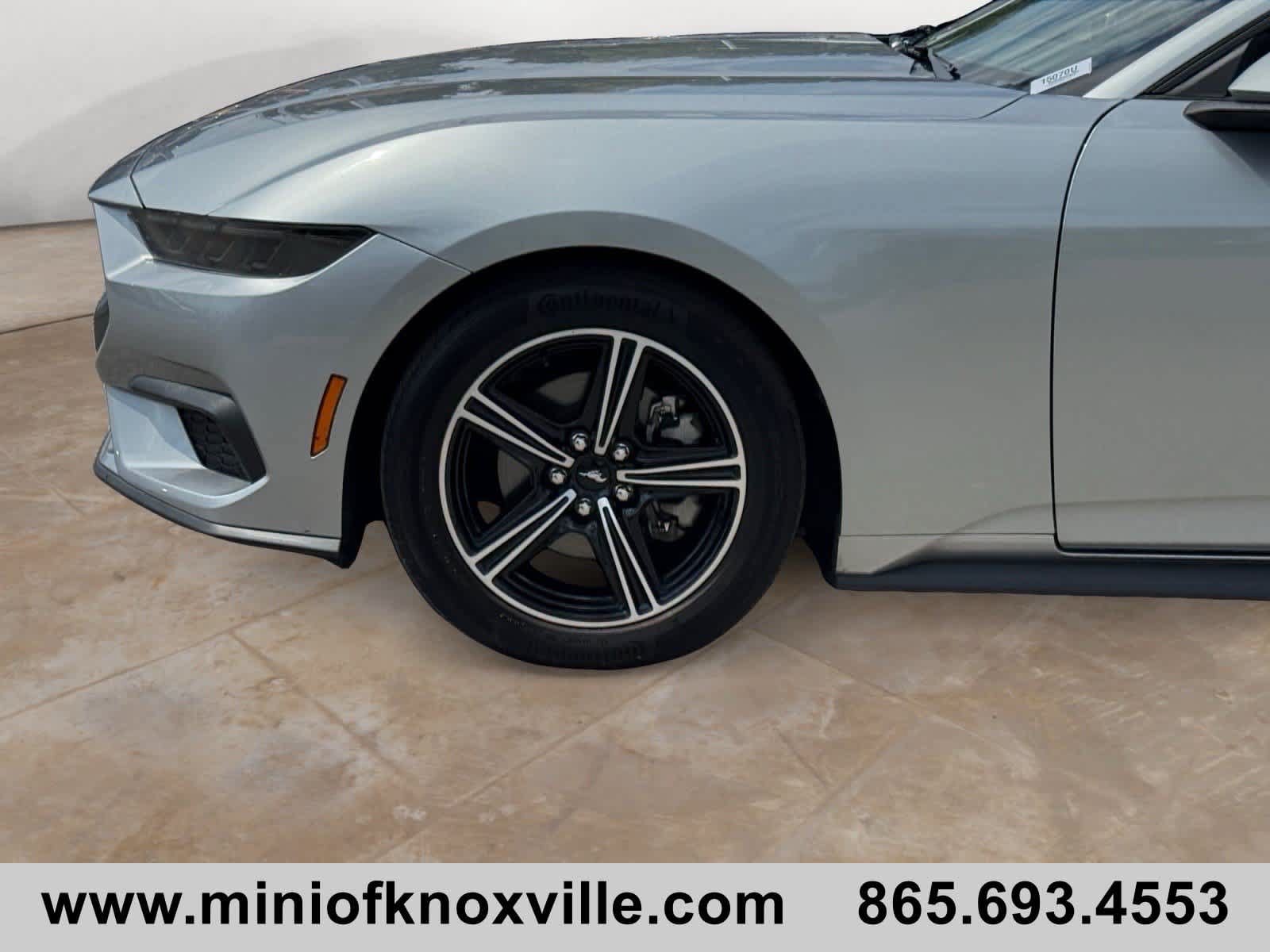 Used 2025 Ford Mustang Premium RWD image 9