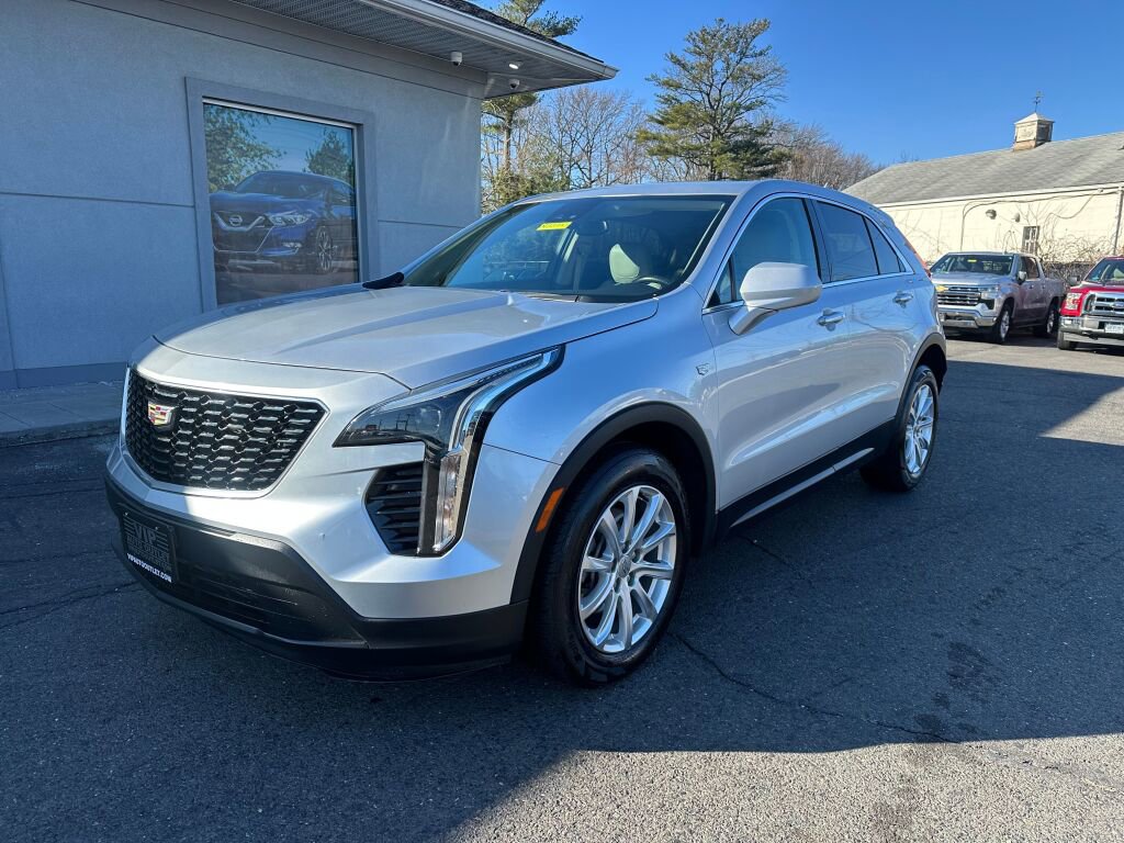 Used 2020 Cadillac XT4 Luxury w/ Cold Weather Package image 3
