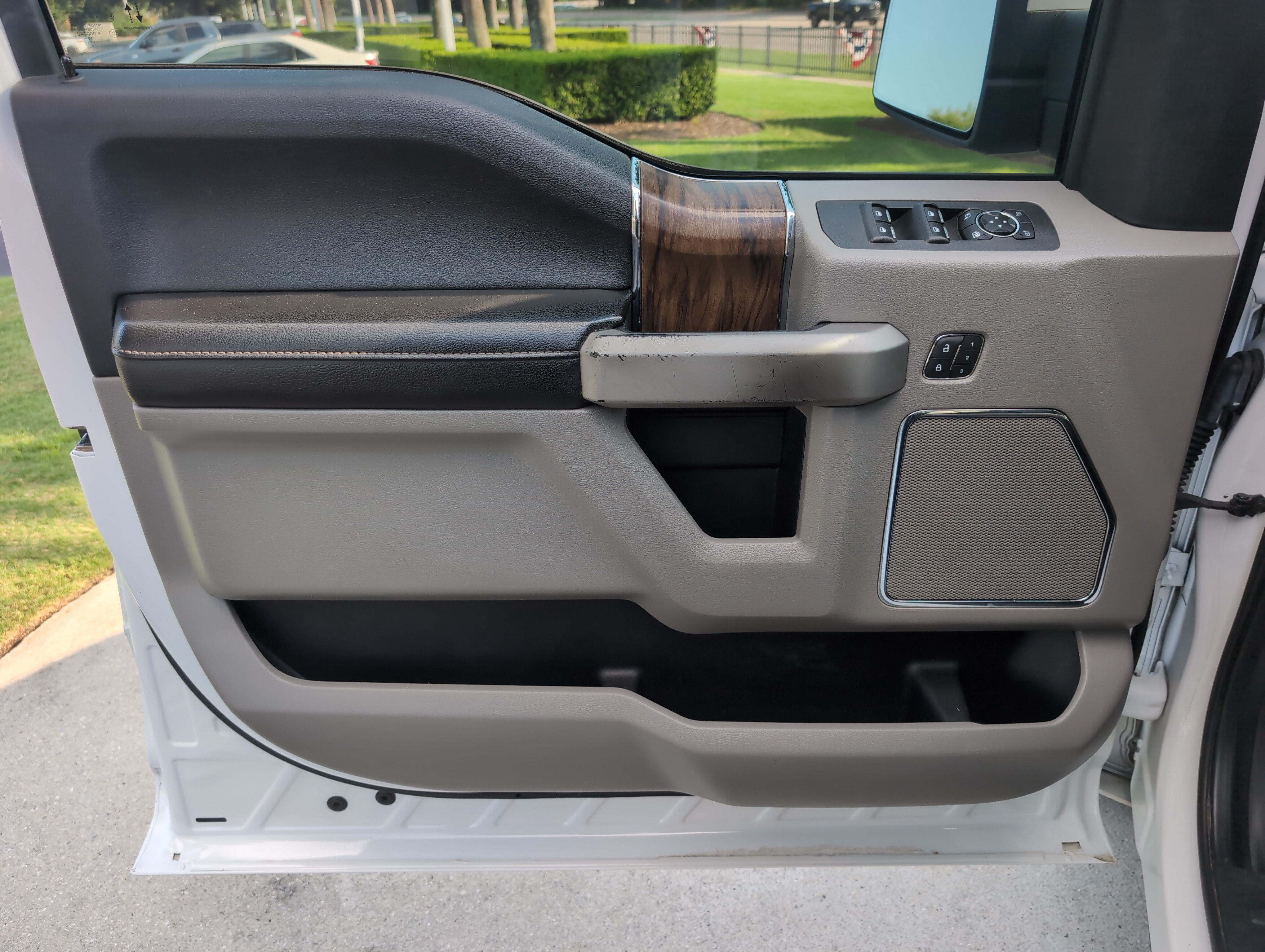 Used 2020 Ford F150 Lariat RWD image 14