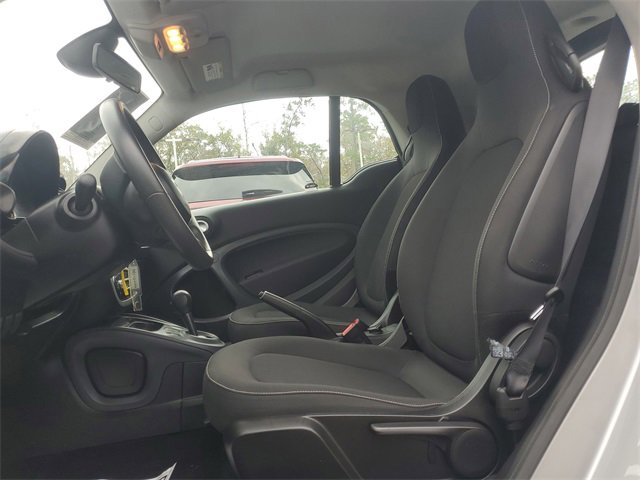 Used 2017 smart fortwo passion image 18