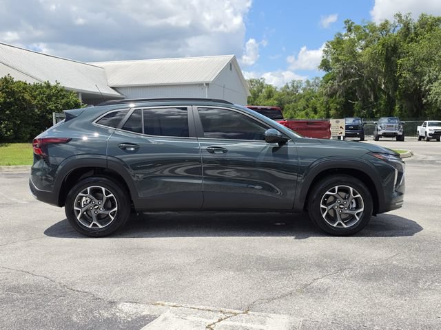Used 2026 Chevrolet Trax LT w/ LT Convenience Package FWD image 3