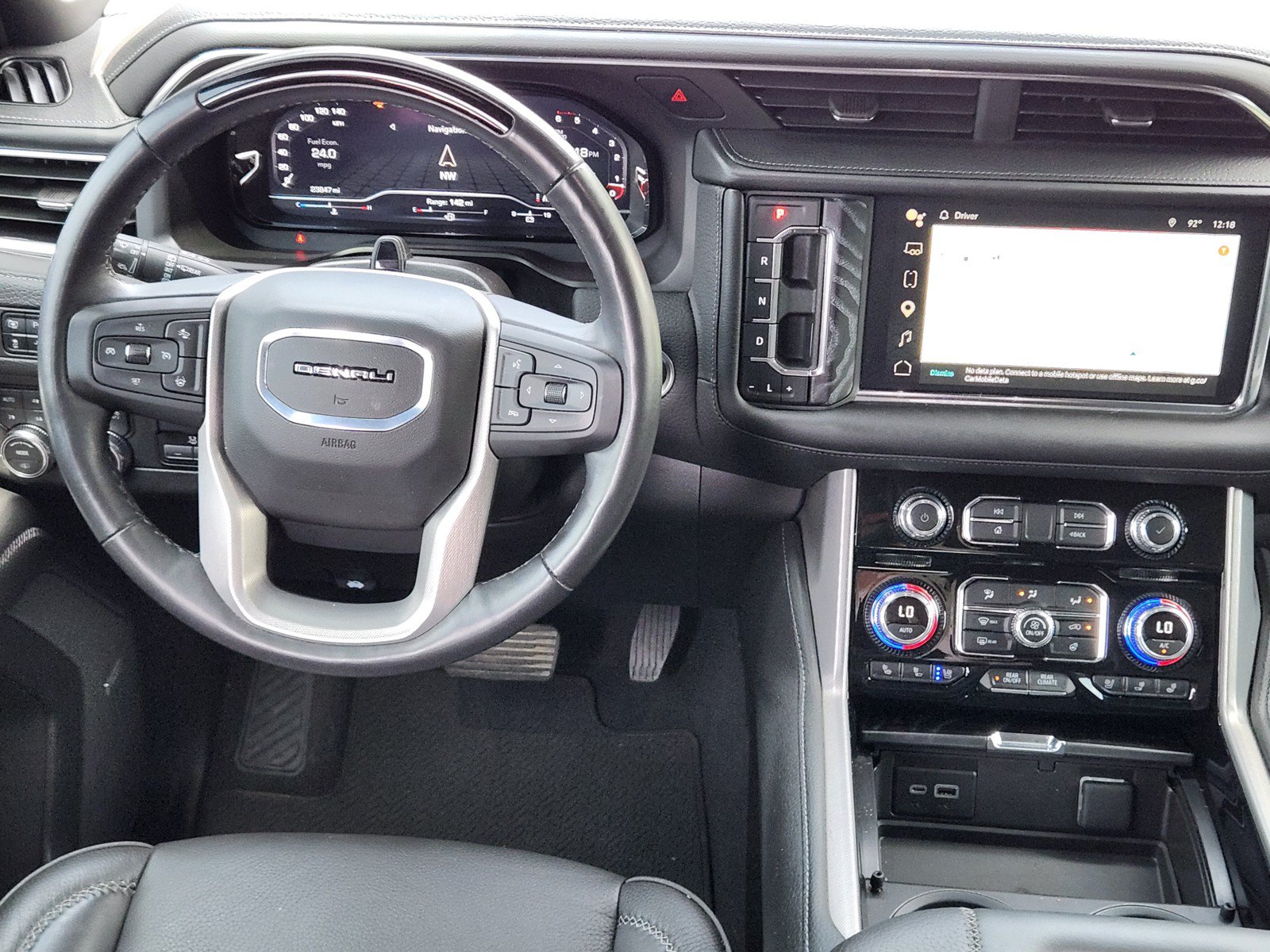 Used 2024 GMC Yukon Denali w/ Advanced Technology Package AWD/4WD image 9