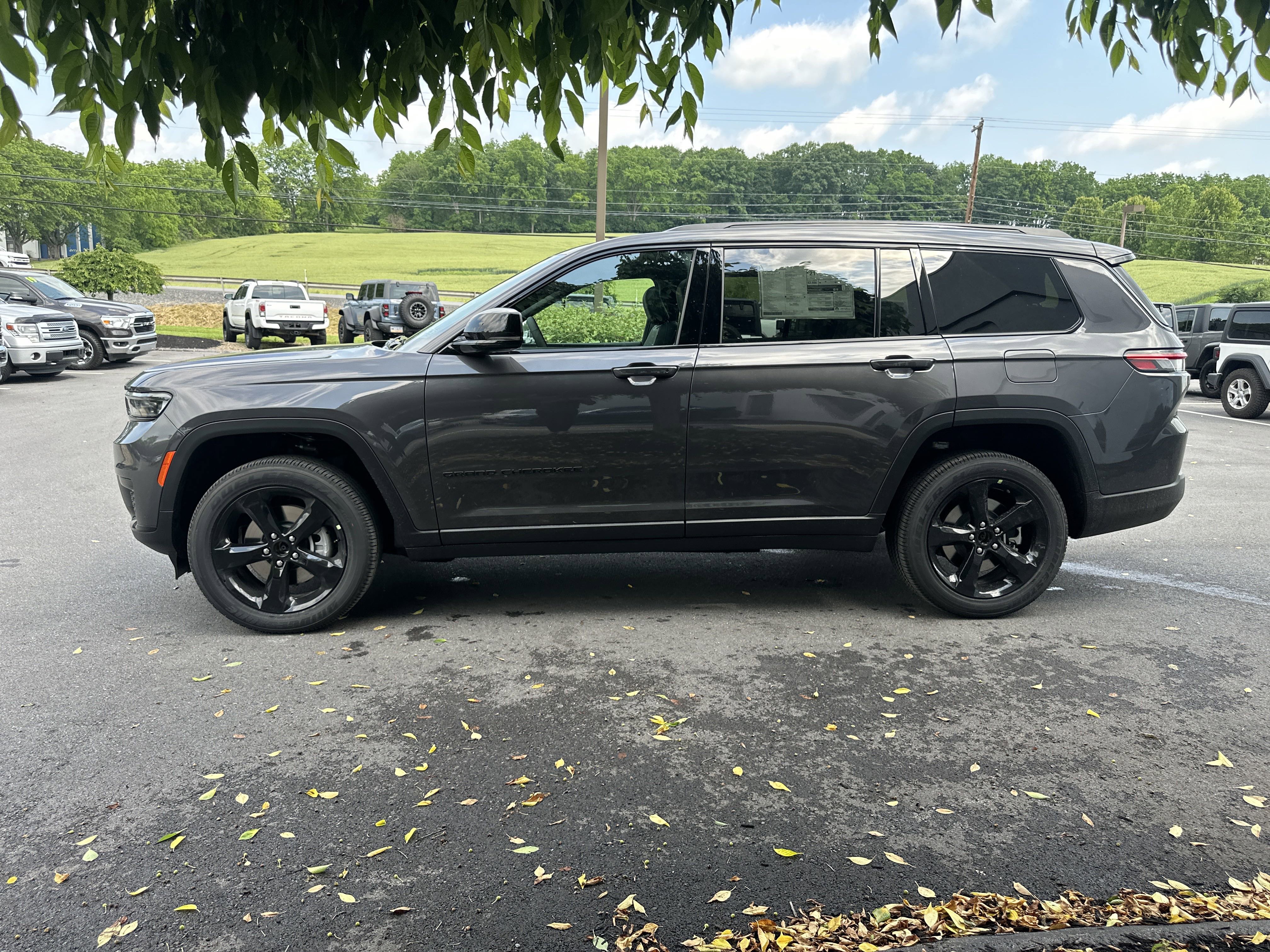 New 2025 Jeep Grand Cherokee L Altitude image 7