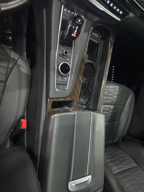 Used 2024 Cadillac Escalade Premium Luxury Platinum image 17