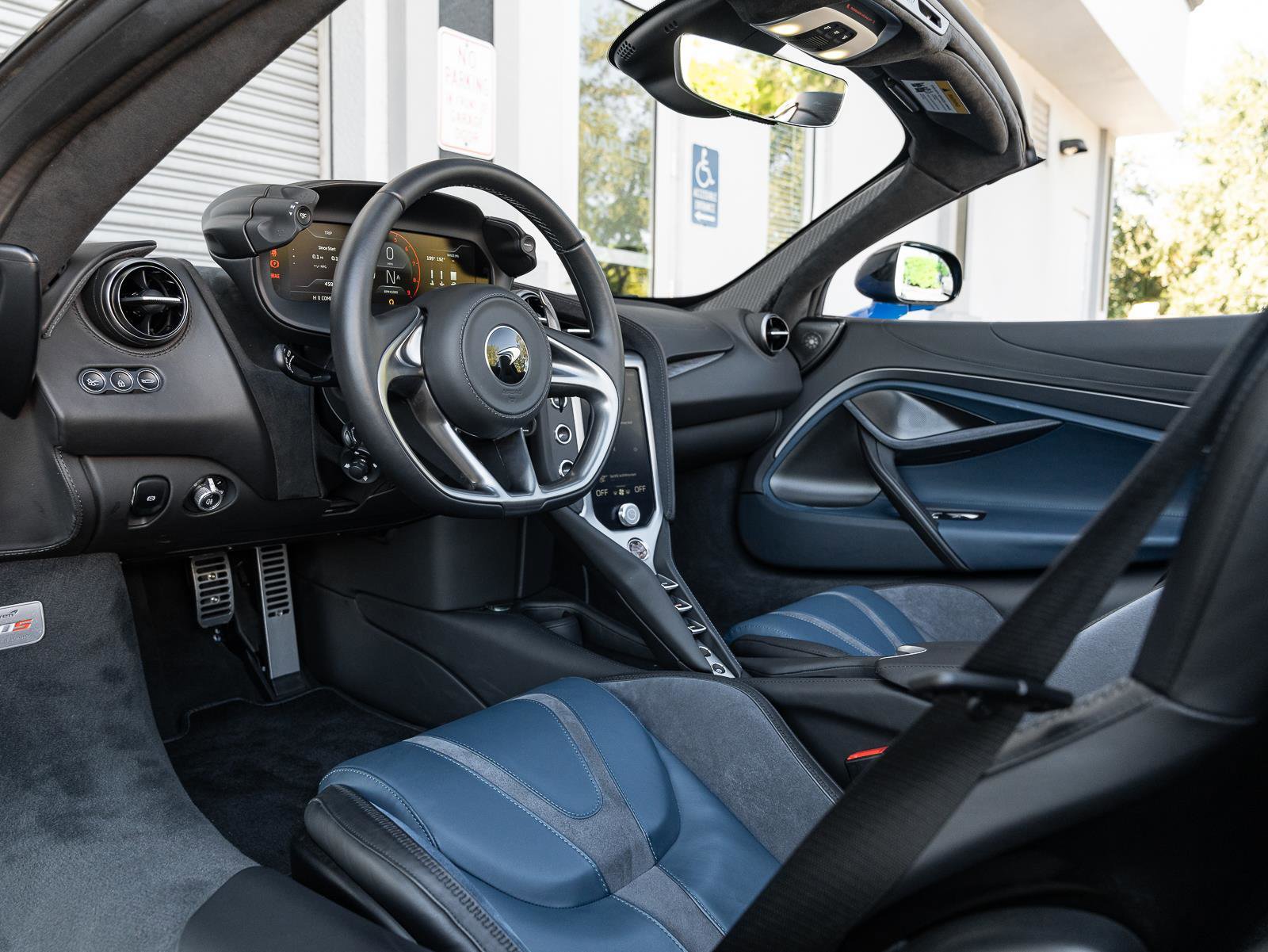 Used 2024 McLaren 750S Spider image 8