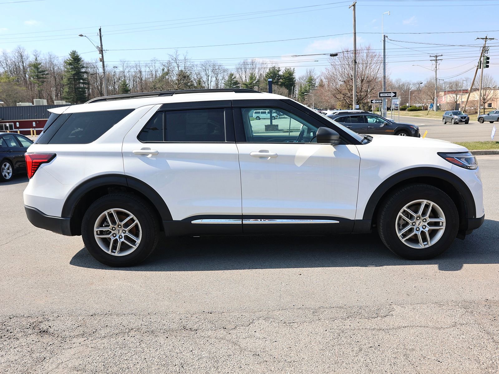 Certified 2025 Ford Explorer Active image 8
