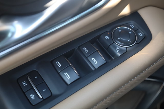 Used 2022 Chevrolet Tahoe Premier AWD/4WD image 15