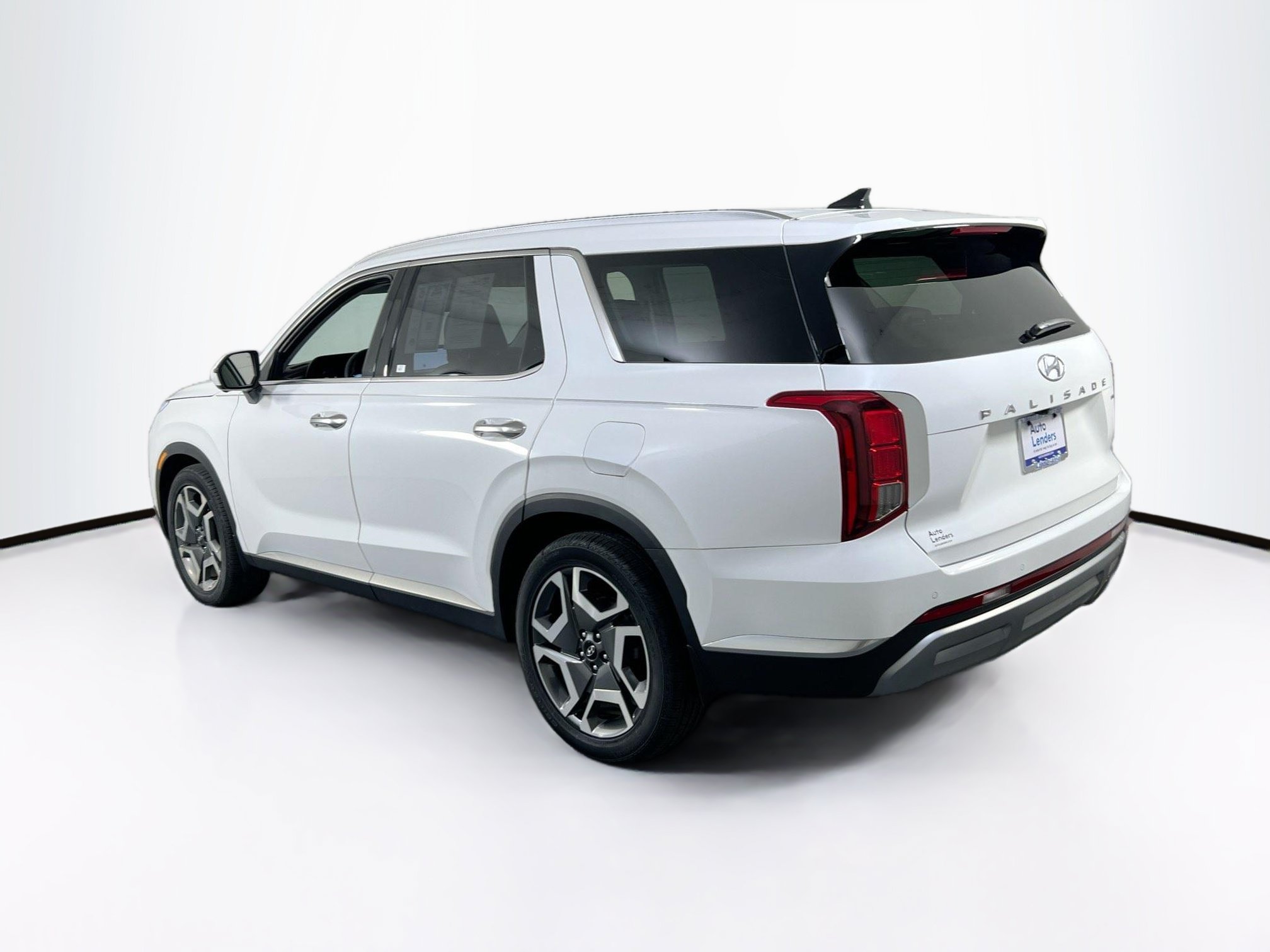 Used 2023 Hyundai Palisade Limited w/ Winter Package AWD/4WD image 7