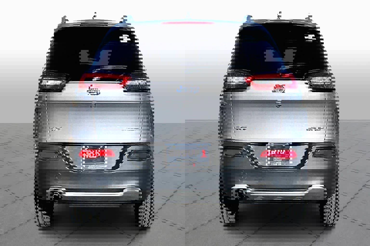 Used 2017 Jeep Cherokee Limited image 5